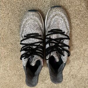 New balance tennis shoes